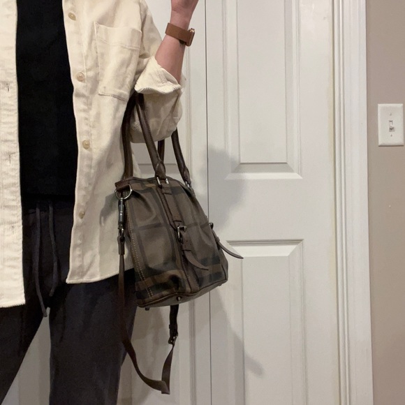 Authentic Burberry handbag (crossbody, shoulder, or hand carry) - Picture 3 of 11